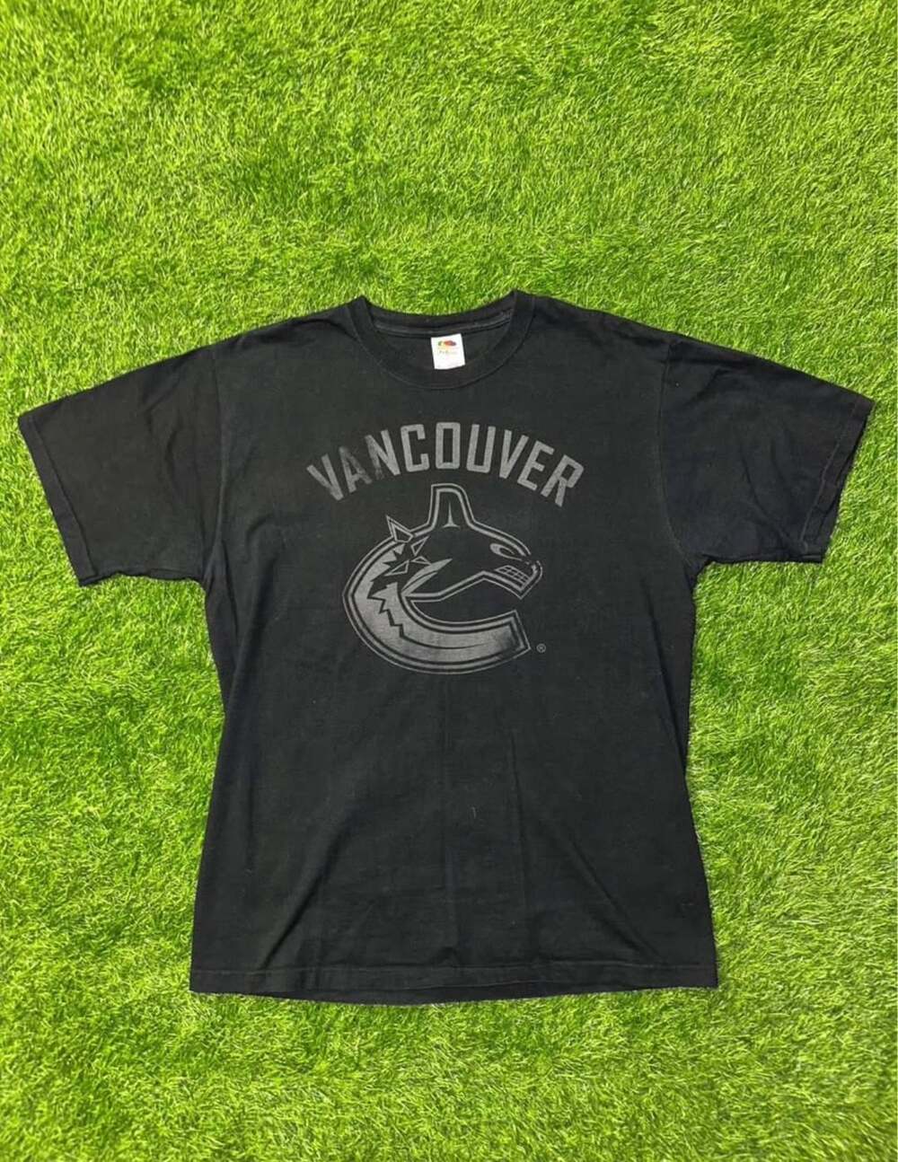 Fruit Of The Loom Vancouver Canucks Size L T-Shirt
